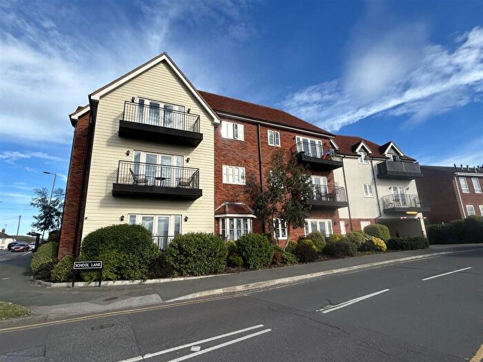 2 Bedroom Flat To Rent In Troy Court, Benfleet, SS7