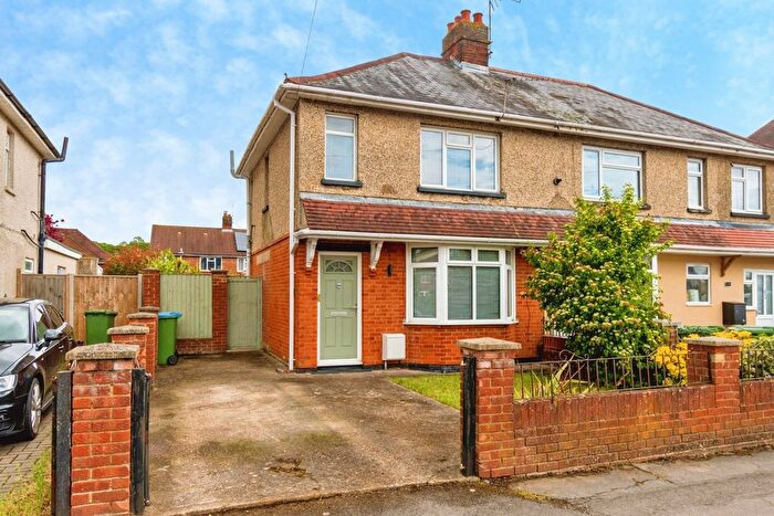 2 Bedroom Semi-Detached House For Sale In Coxford Drove, Southampton, Hampshire, SO16