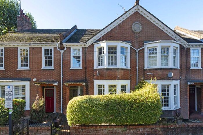 3 Bedroom Maisonette For Sale In Swaby Road, Earlsfield, SW18