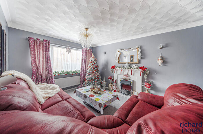 3 Bedroom End Of Terrace House For Sale In Eliot Close, Liden, SN3