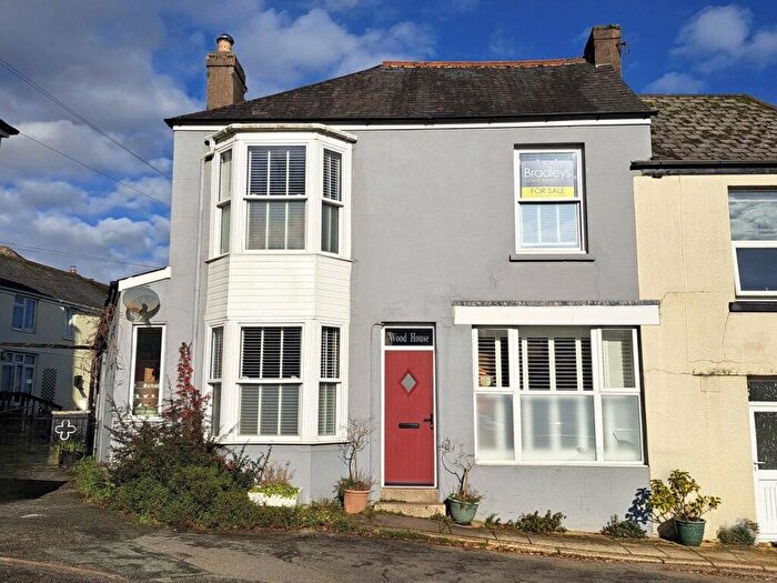 3 Bedroom End Of Terrace House For Sale In The Square, Gunnislake, Cornwall, PL18