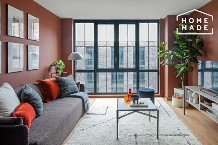 3 Bedroom Flat To Rent In The Goodsyard, B18