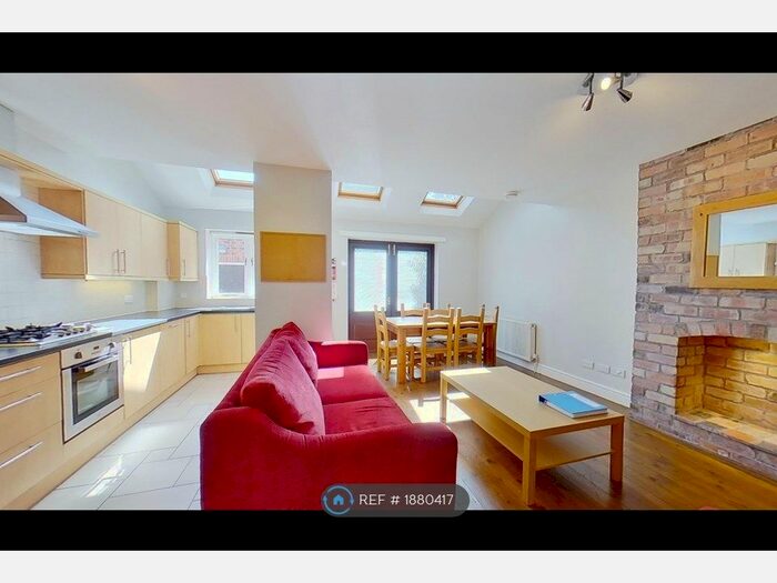 4 Bedroom Detached House To Rent In Ednaston Road, Nottingham, NG7