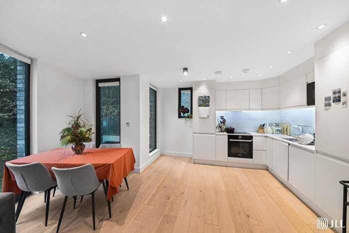 3 Bedroom Flat For Sale In Finchley Road London, NW3