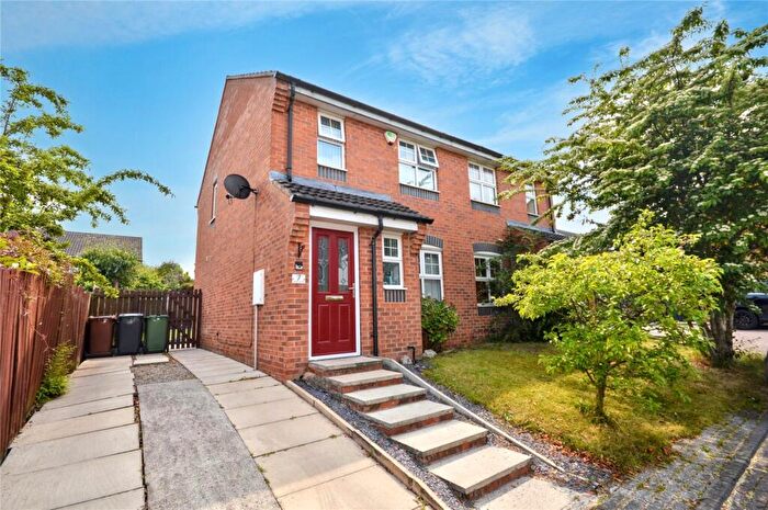 3 Bedroom Semi-Detached House For Sale In Badminton View, Leeds, West Yorkshire, LS10