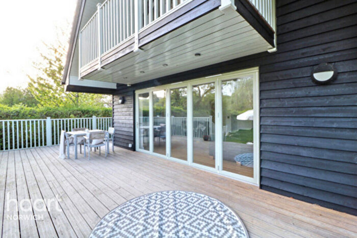 3 Bedroom Detached House For Sale In Bungalow Lane, Norwich, NR7