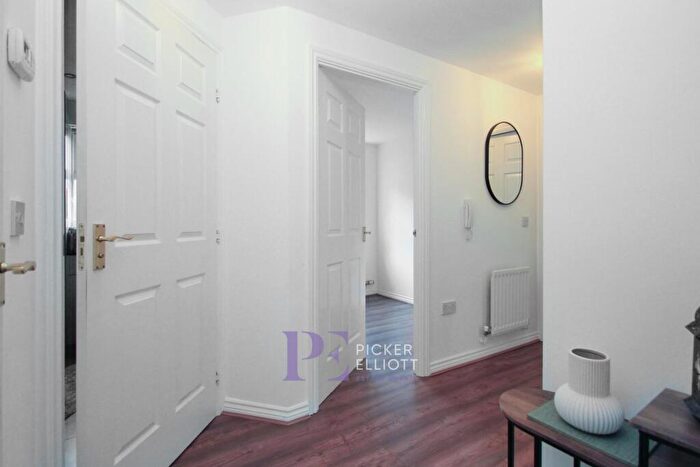 2 Bedroom Flat For Sale In Herons Court Hinckley, LE10