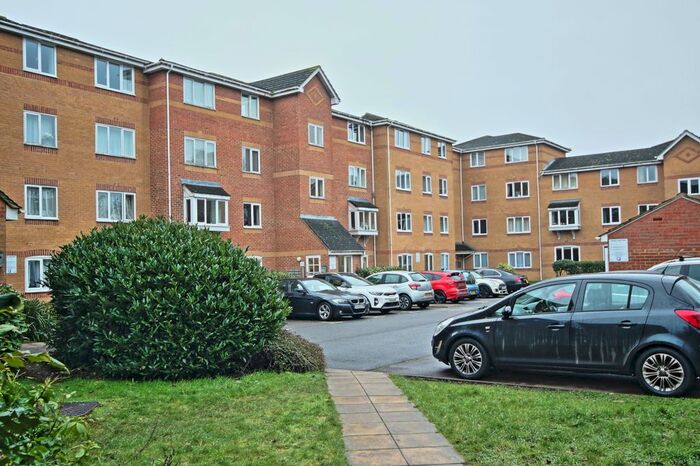 1 Bedroom Flat To Rent In Ascot Court, Aldershot, GU11