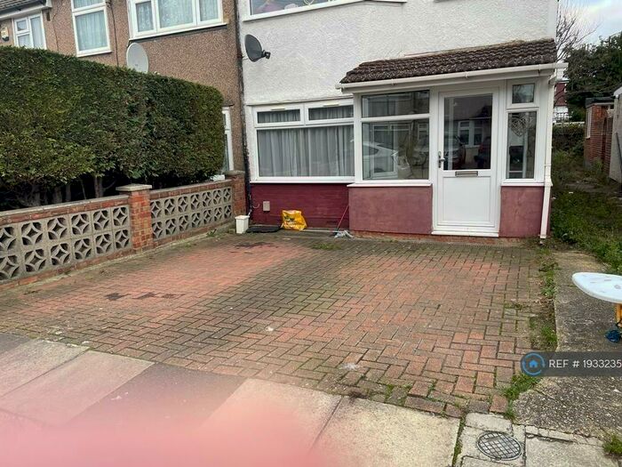 3 Bedroom End Of Terrace House To Rent In Mayfair Road, Dartford, DA1