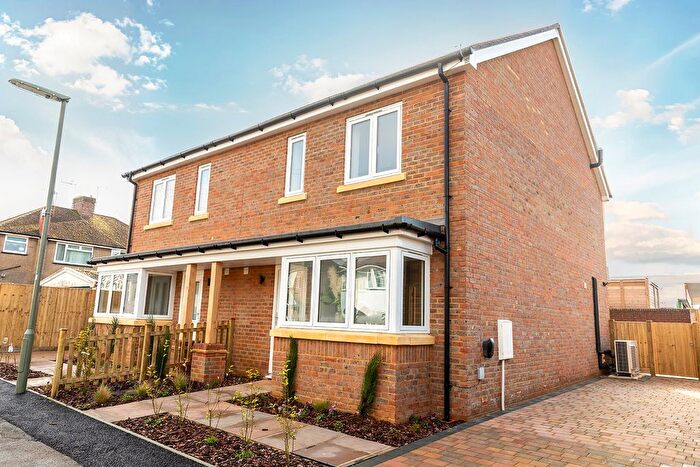 3 Bedroom Semi Detached House For Sale In Wimborne Avenue, Redhill, Surrey, RH1