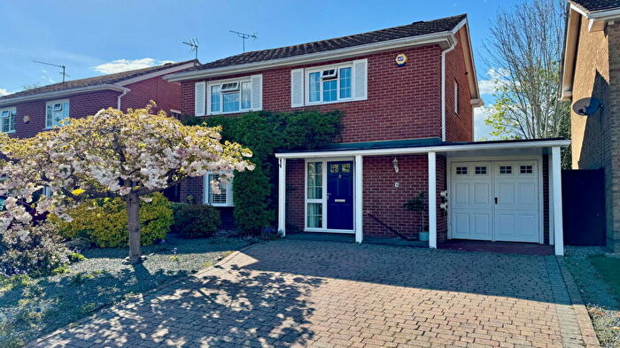4 Bedroom Detached House For Sale In Chiltern Close, Newbury, RG14