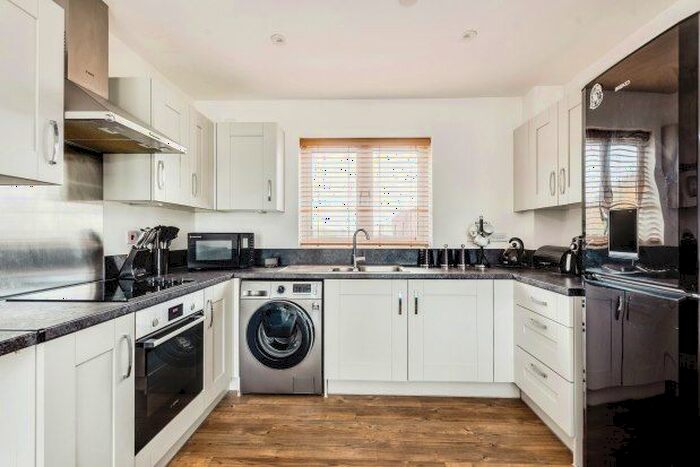 2 Bedroom Flat To Rent In Furrow Crescent, Witney, OX29