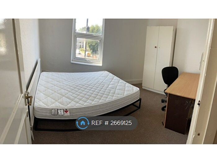 2 Bedroom Flat To Rent In West Green Road, London, N15