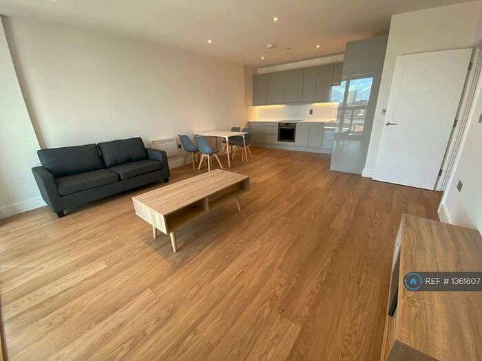 2 Bedroom Flat To Rent In East Tower, Birmingham, B5