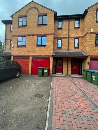 4 Bedroom Terraced House To Rent In Charlton, London, SE18