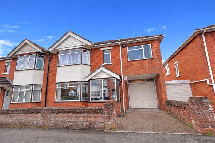 5 Bedroom Semi-Detached House For Sale In Upper Shirley, Southampton, SO15