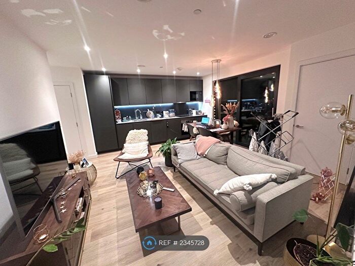 2 Bedroom Flat To Rent In Headwater Point, London, E3