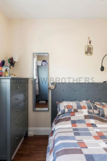 1 Bedroom Flat To Rent In Wigram Road, Wanstead, E11