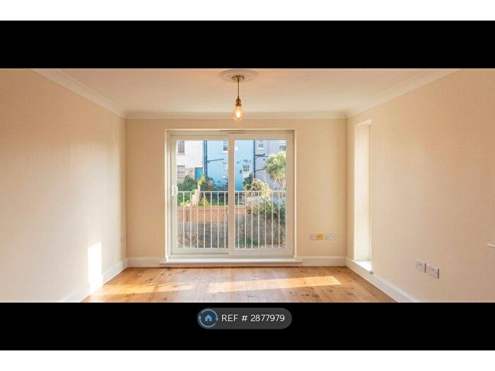 2 Bedroom Flat To Rent In Valley View, Hastings, TN35