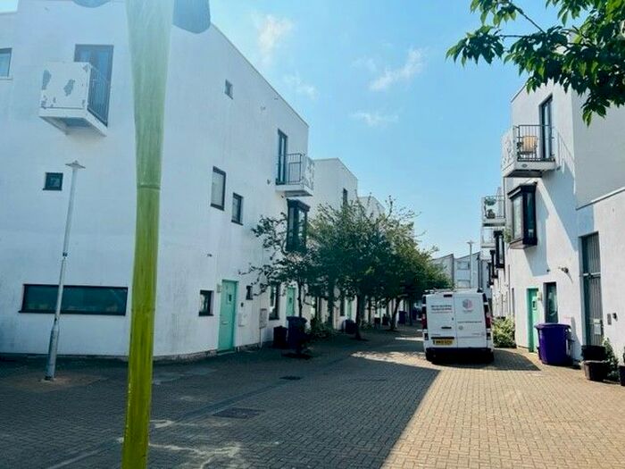 2 Bedroom Flat To Rent In Eden Way, Bow, E3