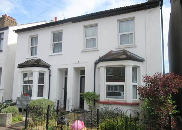 2 Bedroom End Of Terrace House For Sale In West Street, Leigh On Sea, SS9