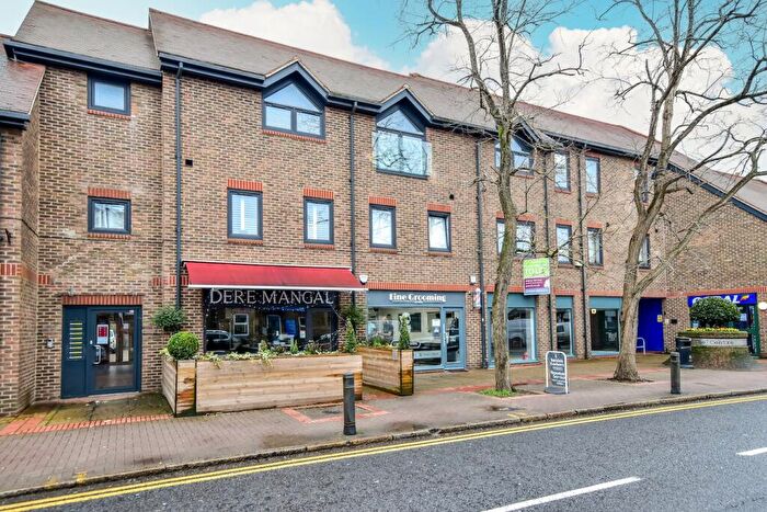 2 Bedroom Apartment For Sale In The Broadway, Farnham Common, SL2