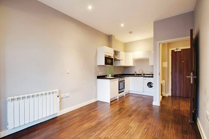 1 Bedroom Flat To Rent In Bath Road, Harlington, Hayes, UB3
