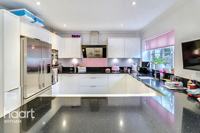 4 Bedroom Detached House For Sale In Brockwell Lane, Kelvedon, CO5