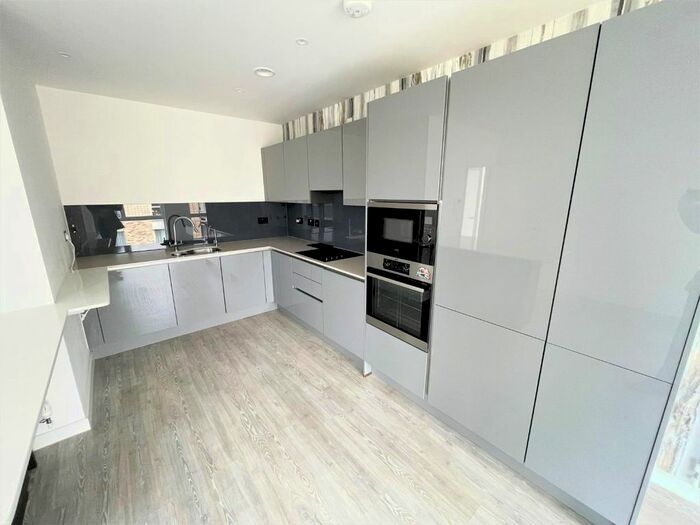 3 Bedroom Flat To Rent In Medawar Drive, Mill Hill, NW7