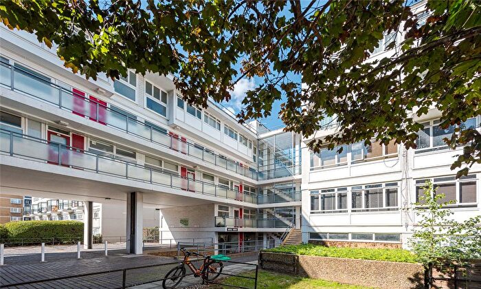 1 Bedroom Flat For Sale In Churchill Gardens, Pimlico, London, Uk, SW1V