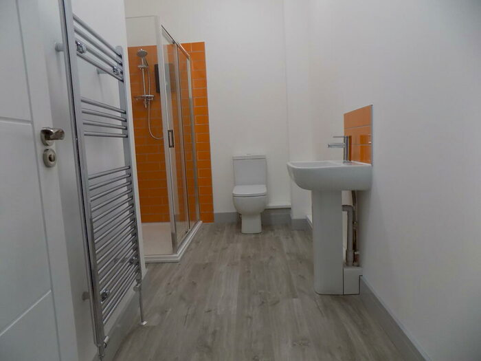 3 Bedroom Apartment To Rent In High Street, Bangor, Gwynedd, LL57