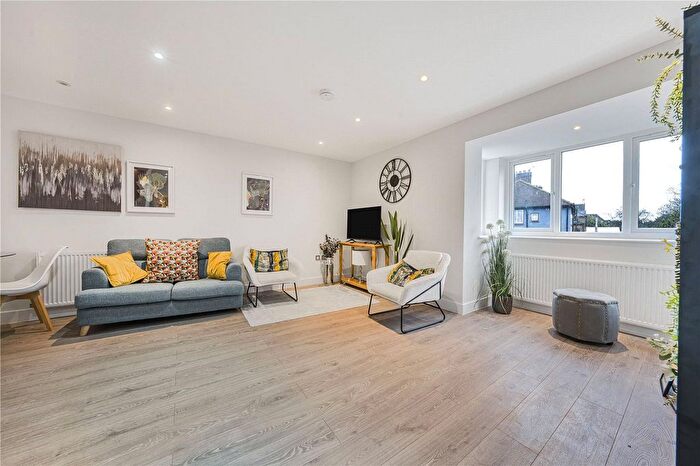 2 Bedroom Flat To Rent In South Lane West, New Malden, KT3