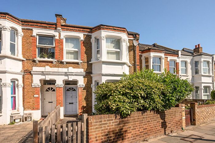 1 Bedroom Flat For Sale In Latimer Road, London, SW19