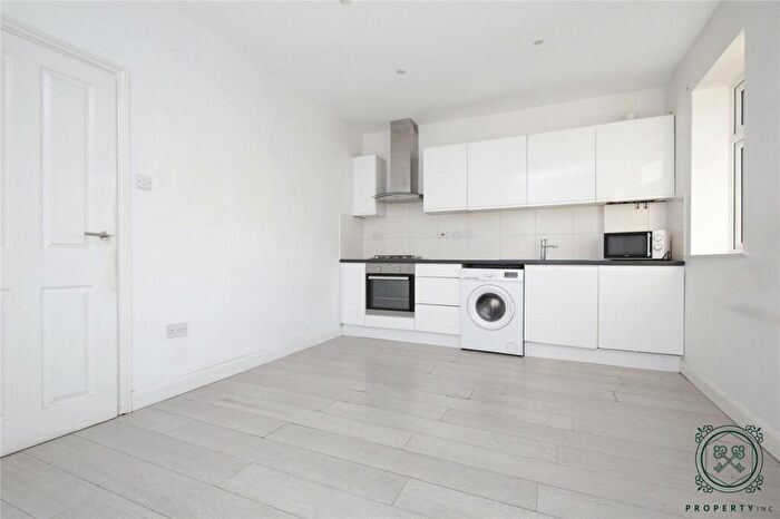 2 Bedroom Apartment To Rent In Fotheringham Road, Enfield, EN1