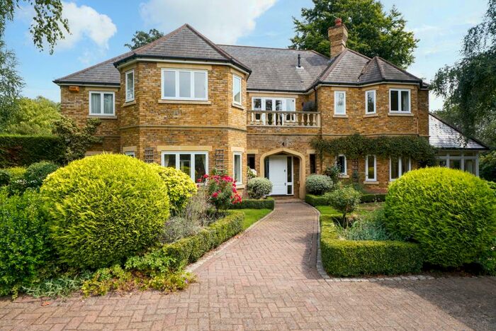 5 Bedroom Detached House To Rent In Rosebriars, Esher, KT10