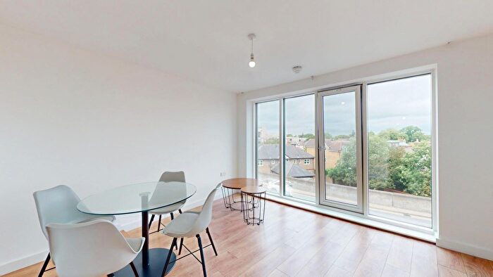 2 Bedroom Flat To Rent In Headstone Road, Harrow, HA1