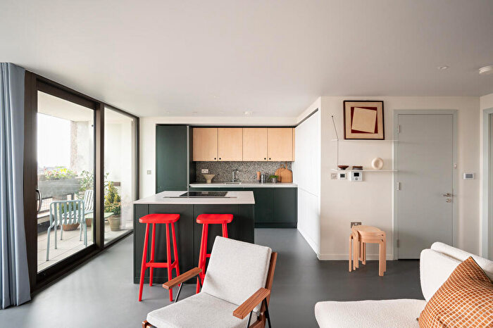 2 Bedroom Flat To Rent In Balfron Tower, St Leonards Road, London, E14