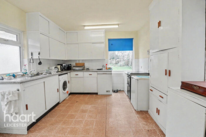 4 Bedroom Semi Detached House For Sale In Shanklin Drive, Leicester, LE2