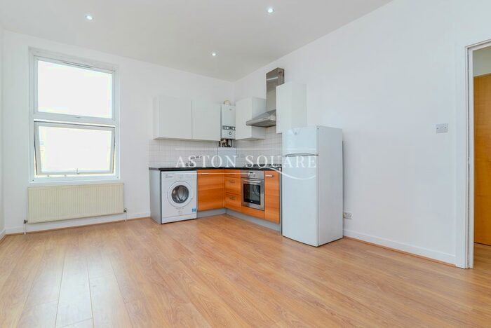 2 Bedroom Flat To Rent In Brent Street, London, NW4