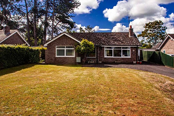 3 Bedroom Bungalow For Sale In Ashes, South Stoke, RG8
