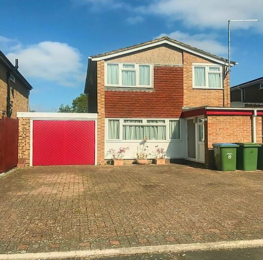 2 Bedroom Detached House To Rent In Glebelands, Claygate, Esher, KT10