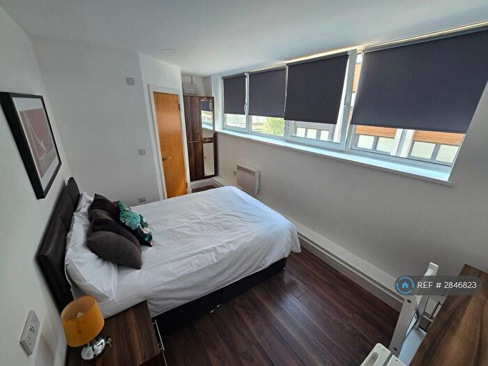 Studio To Rent In Modern Studio In Newcastle-Under-Lyme, Newcastle-Under-Lyme, ST5