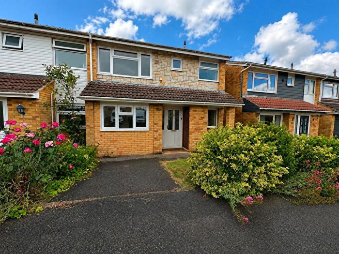 3 Bedroom Semi-Detached House For Sale In Derwent Road, Basingstoke, RG22