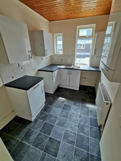 3 Bedroom Flat To Rent In Moorhead, Newcastle Upon Tyne, NE5