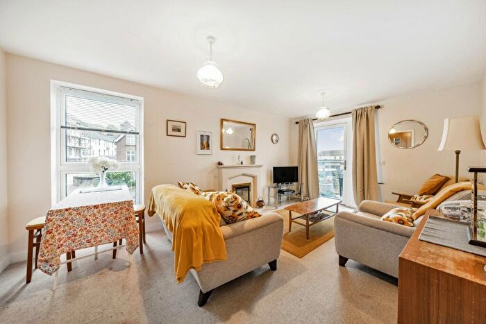 2 Bedroom Retirement Property For Sale In Lower Turk Street, Alton, Hampshire, GU34