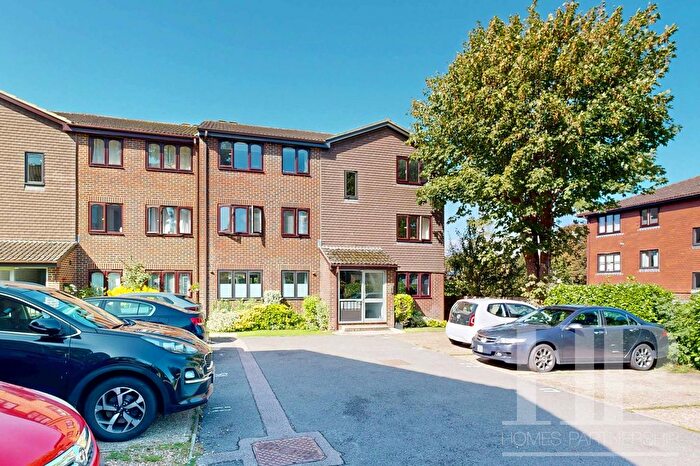 1 Bedroom Flat To Rent In Sequoia Park, Crawley, RH11