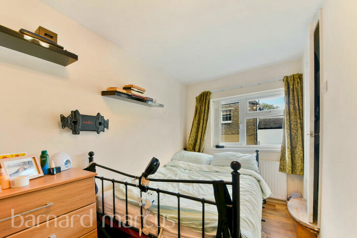 2 Bedroom Duplex To Rent In Thorpedale Road, Finsbury Park, N4
