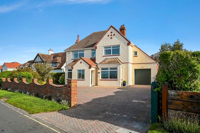 3 Bedroom Detached House For Sale In Cliff Road, Hill Head, Fareham, Hampshire, PO14
