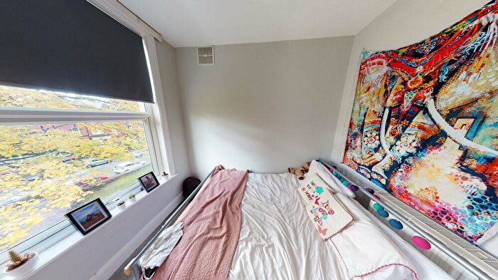 2 Bedroom Flat To Rent In Victoria Road, Leeds, LS6