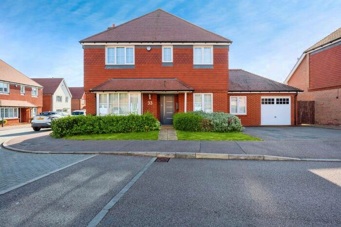 4 Bedroom Detached House For Sale In Hastings Avenue, Cheshunt, Waltham Cross, EN7